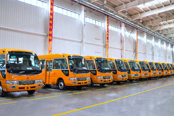 100 Golden Dragon School Buses Head to Oman