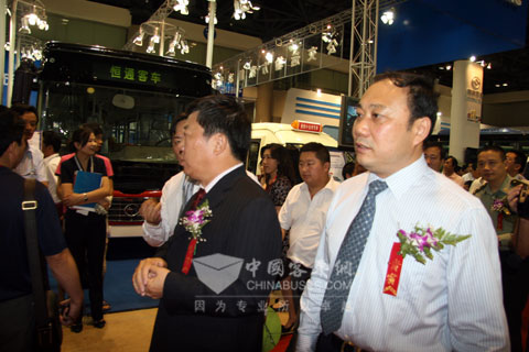 Vice minister of Ministry of Transport visits Hengtong buses 