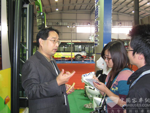 Li Hongtao, the Deputy Manager of Zhongtong Bus Overseas Marketing Company is interviewed