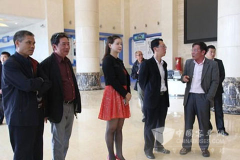 General Manager of Macao TCM Visit Wuzhoulong Bus